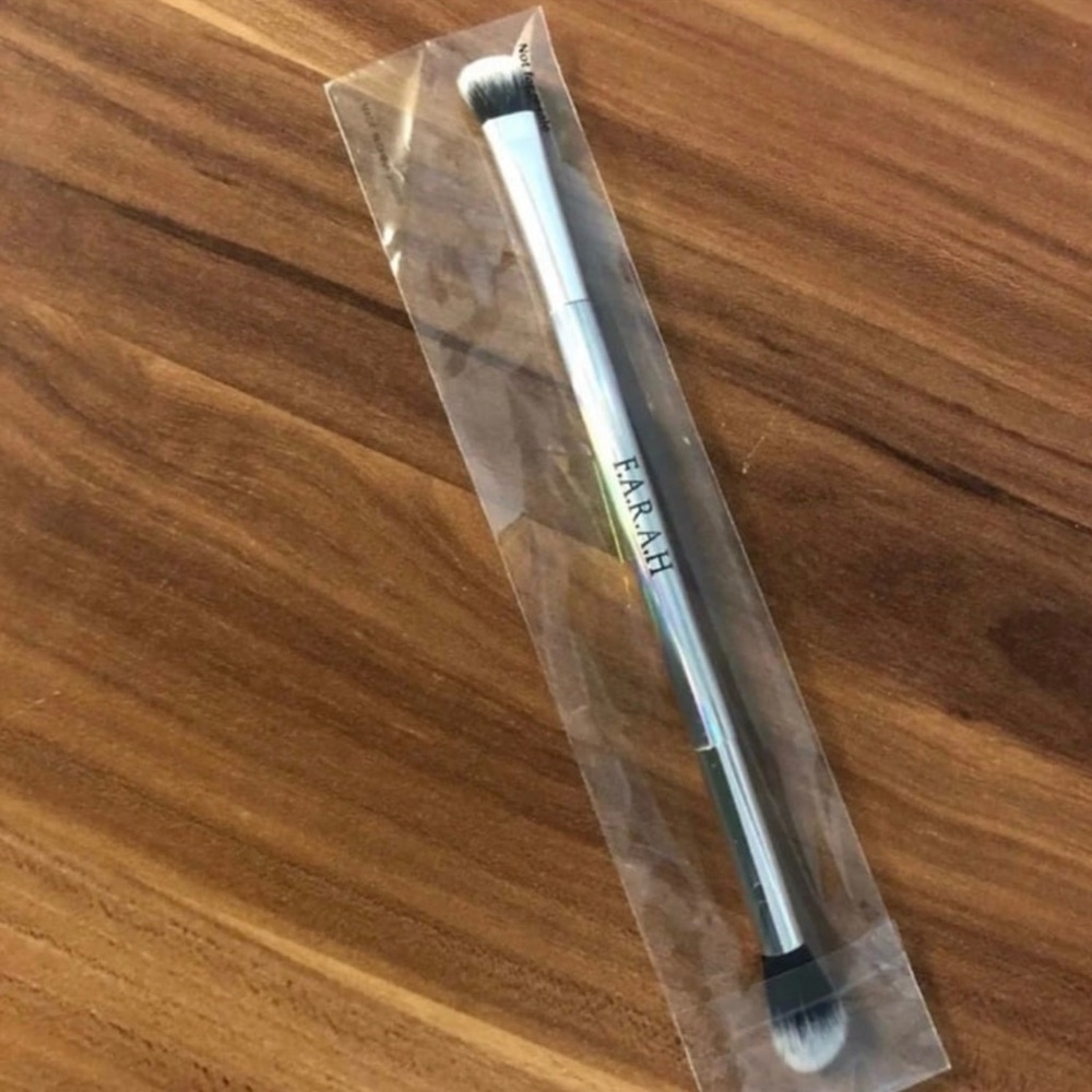 F.A.R.A.H brushes 22E shade and blend